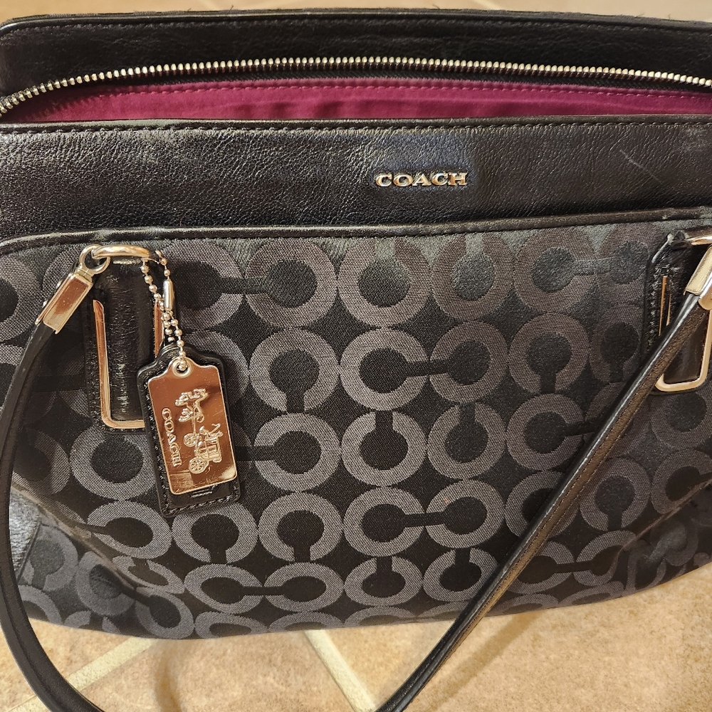 Coach logo 3 compartment purse